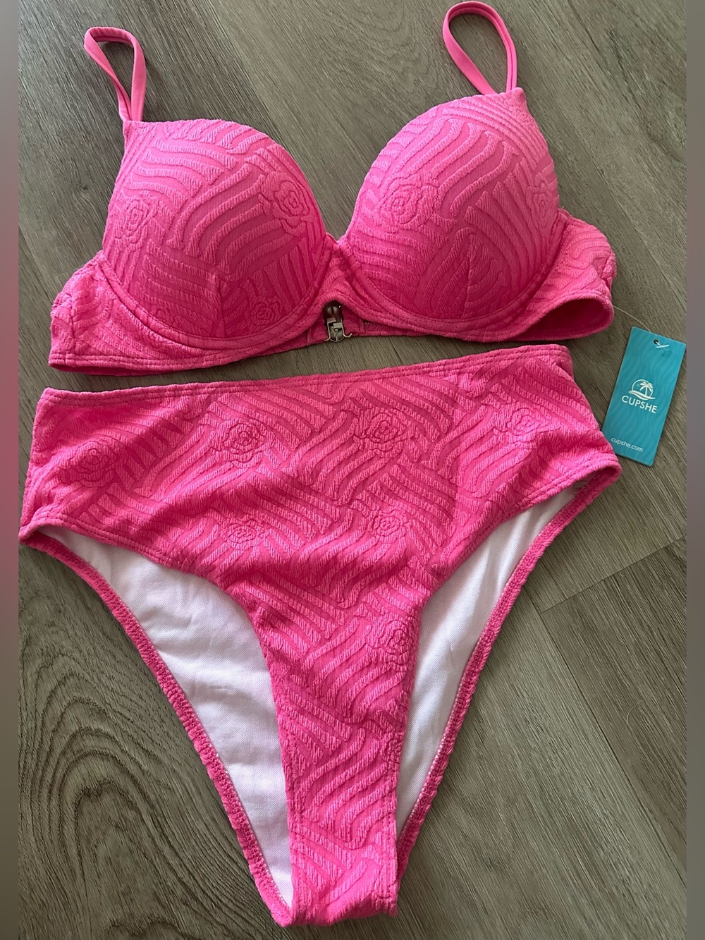 NWT Cupshe Women's Pink Textured Underwire   2 Piece Bathing Suit Medium